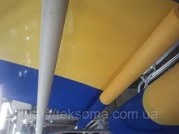 Львів'яни розкуповують тканини синього та жовтого кольорів