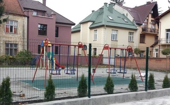 У Львові з’явився новий дитячий майданчик. Фото