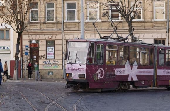 Ситуація на дорогах Львова: на вул. Замарстинівській стоять трамваї