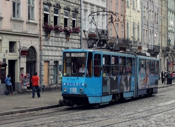 У Львові зняли кілька трамваїв з маршрутів через ремонт підстанції
