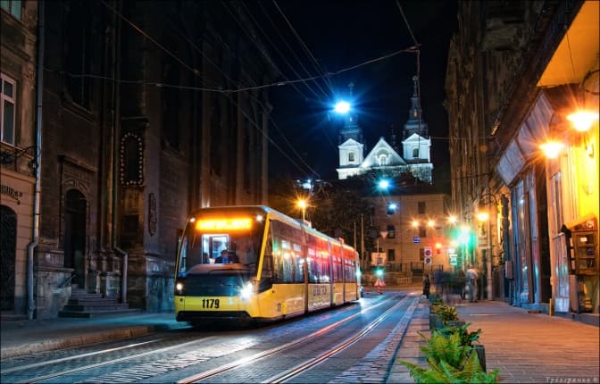 У святкові дні електротранспорт у Львові працюватиме до півночі
