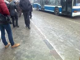 У центрі Львова поруйнований тротуар