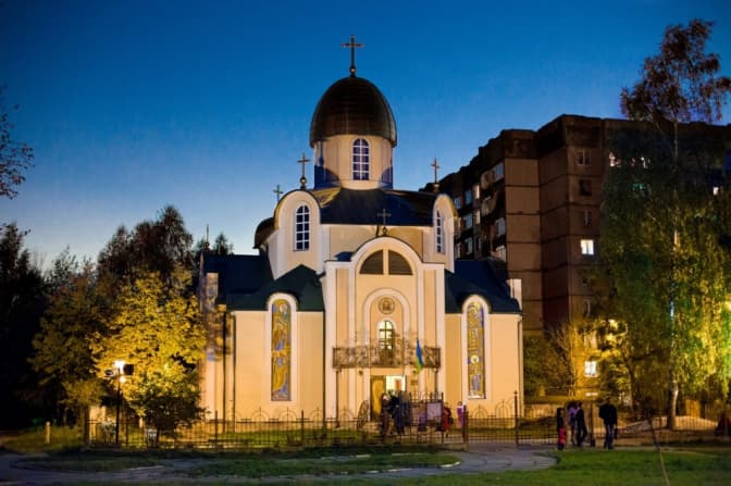 В одному із храмів Львова збирають речі для бійців АТО. Перелік потреб
