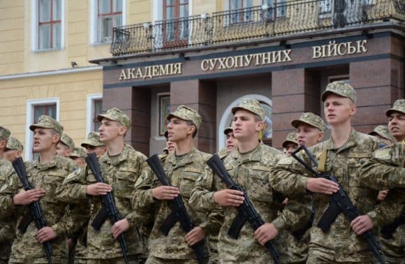 Львів'ян просять підтримати петицію проти перенесення спеціальностей з Академії сухопутних військ