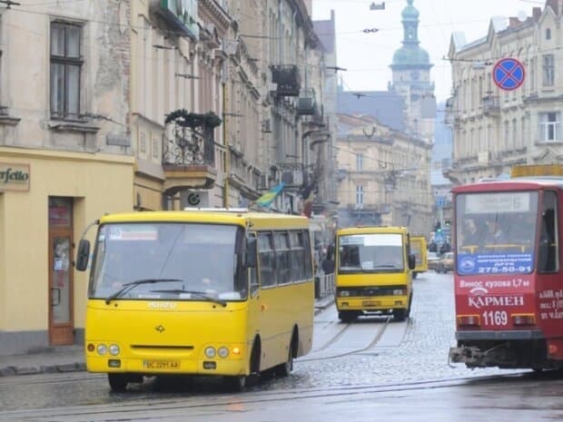 Чи справді на маршрути Львова стали випускати більше автобусів та електротранспорту