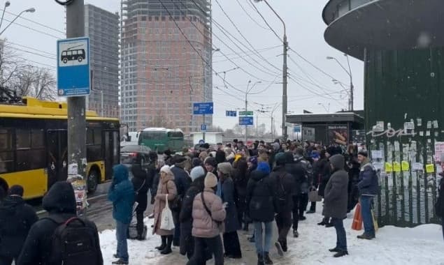 У Києві демонтують МАФи біля метро «Либідська»