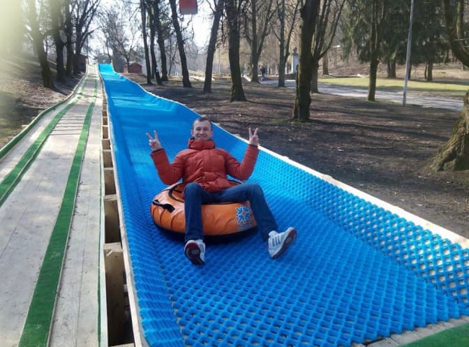 Від завтра у Парку культури можна буде покататися на гірці для тюбінгу