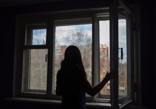 У Львові 19-річна дівчина випала з балкону 6 поверху