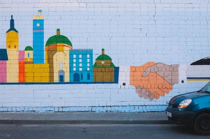 Фотофакт: у Львові на Сихові з’явився новий мурал