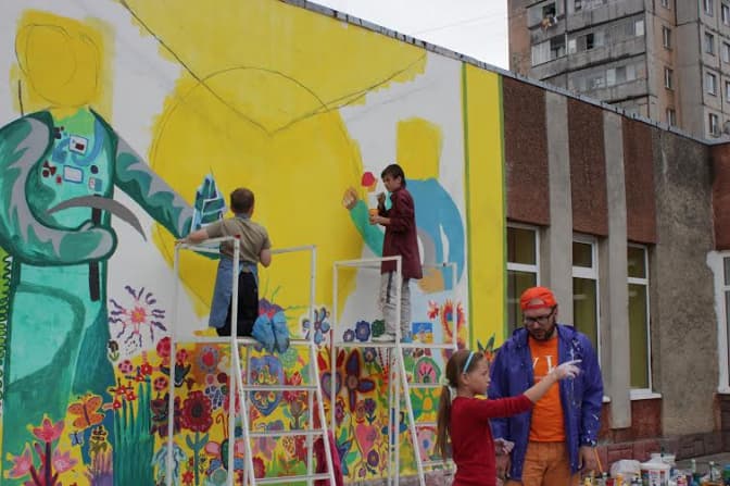 У Львові відкривають виставку на фасаді бібліотеки
