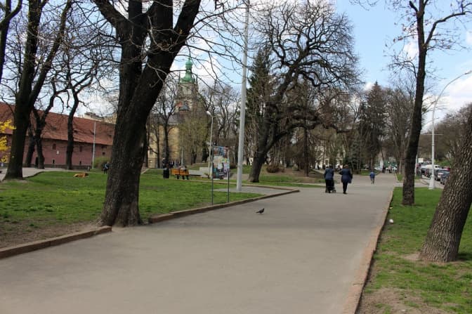 У сквері «На Валах» відновлять зовнішнє освітлення