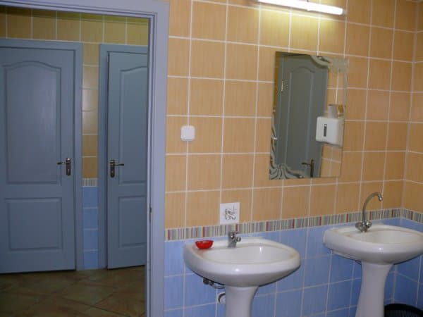 В українському уряді пропонують ввести податок на коридори та туалети