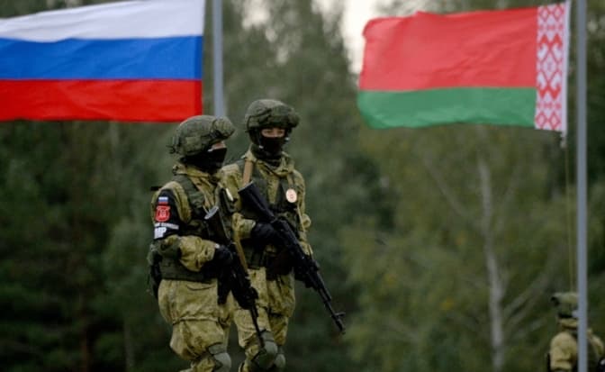 Російські війська обладнують позиції на північному кордоні з Україною