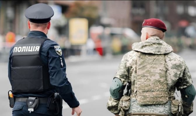 Перевірки на блок-постах та право на зброю: що зміниться для військових поліцейських
