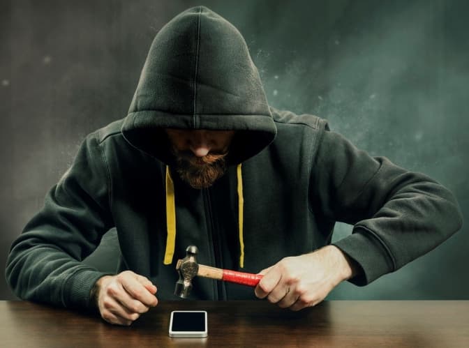 Українців попереджають про новий банківський вірус, що «краде» інформацію з карток