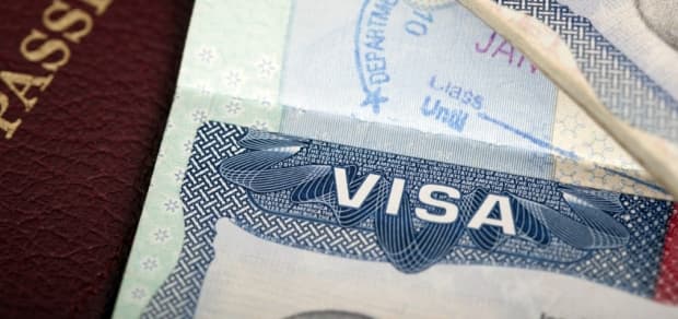 У МЗС розповіли, коли українці зможуть їздити в країни ЄС без віз