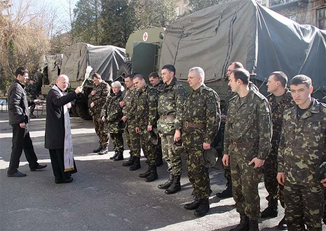 Зі Львова на Донбас вирушило ще півсотні військових