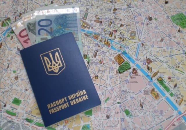 Польські консульства в Україні поновлюють видачу віз