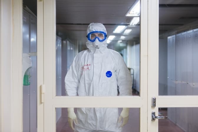 Кашель з кров'ю. Львівський лікар розповів про стан хворих із коронавірусом