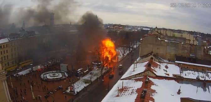 У мережі з'явилося відео вибухів на різдвяному ярмарку у Львові