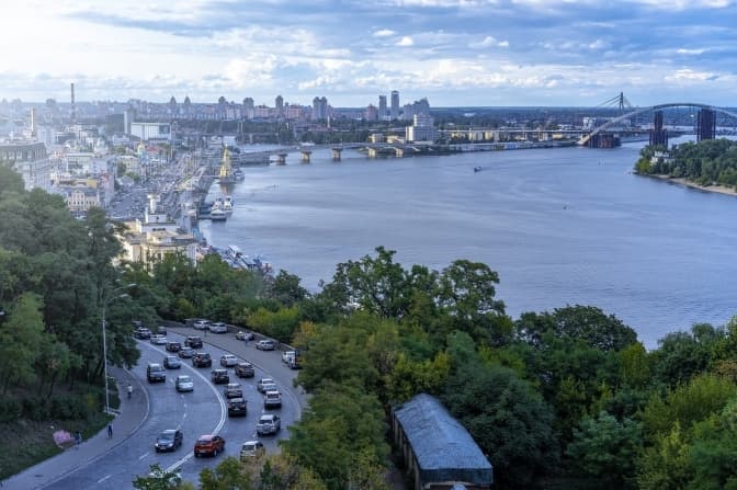 Будівлі «Київських мінеральних вод» на Володимирському узвозі намагаються забудувати. Реакція міста