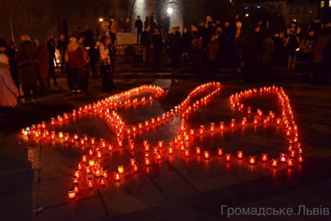 Львів вшановує Героїв Небесної Сотні. Фото