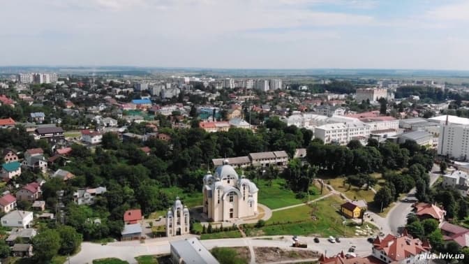 Законно чи ні. У Садового кажуть, що громади уже тепер Львівської МТГ торік роздали землі на 600 млн