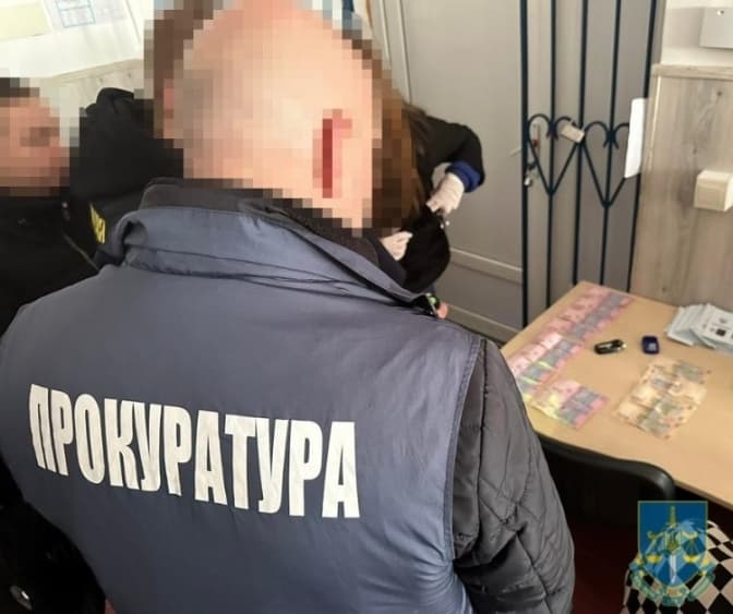 На Львівщині посадовців підозрюють у хабарництві на виготовленні закордонних паспортів