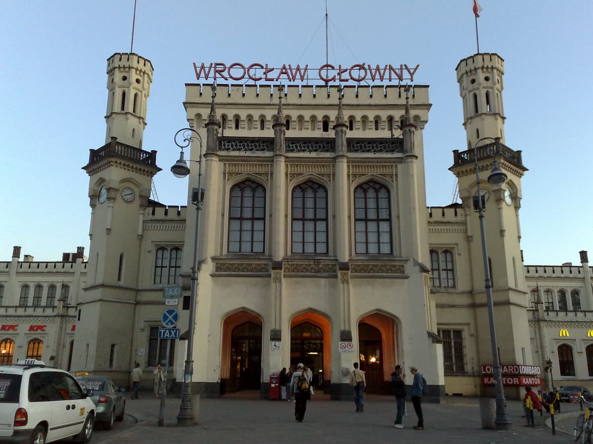 Як у Вроцлаві провели реконструкцію привокзальної площі