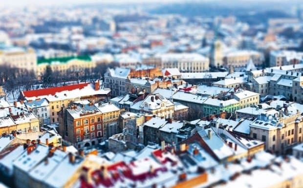 Відкриття ялинки, зрив впровадження е-квитка та міська електричка у Львові. Головне за добу