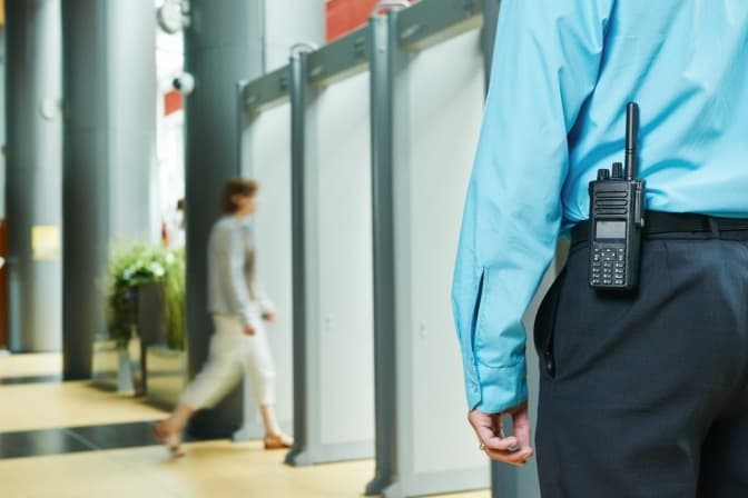 Діти під захистом. Хто і як охороняє учнів у львівських школах
