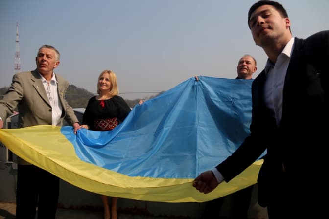Фото дня: над львівською Ратушею урочисто підняли прапор