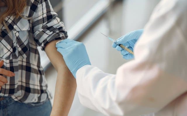 Де сьогодні у Львові вакцинуватися. Графік роботи пунктів та локації