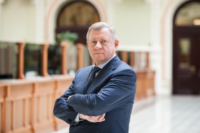 Голова Нацбанку подав у відставку через політичний тиск