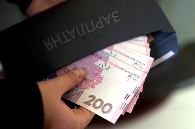 Скільки у Львові отримують вчителі, лікарі та медсестри