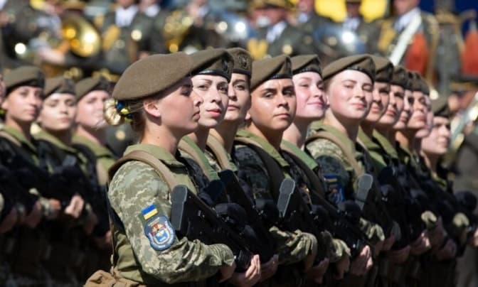 Міноборони спростить військовий облік жінок та обіцяє не штрафувати у цьому році