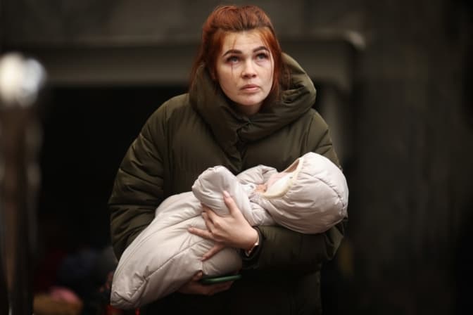 Чи зможуть жінки виїжджати за кордон з 1 жовтня. Роз’яснення юриста