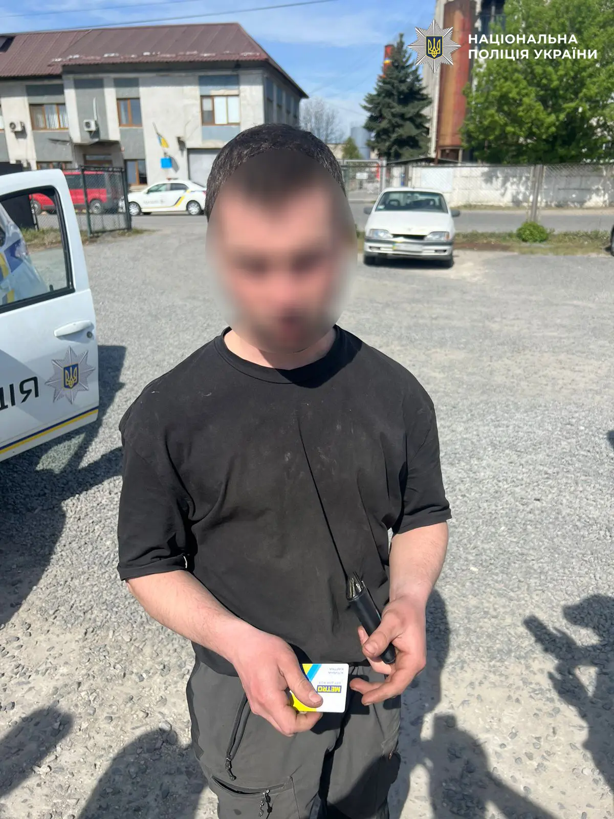 Як попередньо встановили правоохоронці, водій автомобіля BMW, 26-річний житель Івано-Франківської області, не впорався з керуванням і наїхав на меморіал