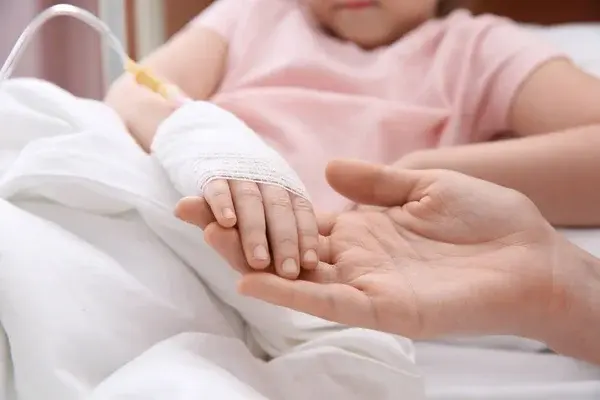 У Львові госпіталізовано майже 30 людей, серед яких більшість — неповнолітні / фото ілюстративне з мережі.