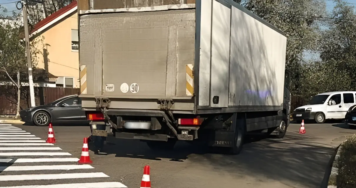 В Ірпені під колесами вантажівки загинула дитина: водію оголосили підозру