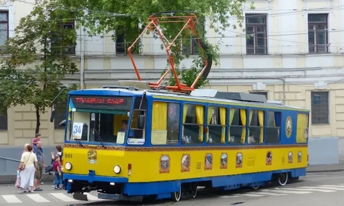 Екскурсійний трамвай-кафе «Київ» під загрозою зникнення