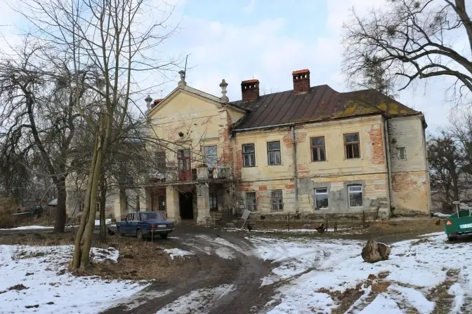 Поблизу Львова руйнується пам’ятка – маєток пілота-любителя