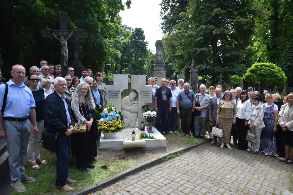 На Личаківському цвинтарі у Львові відкрили пам’ятник історику Ярославу Ісаєвичу