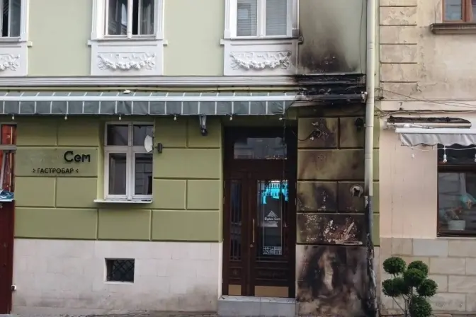 У Львові затримали 19-річного чоловіка, причетного до нічних підпалів у центрі міста