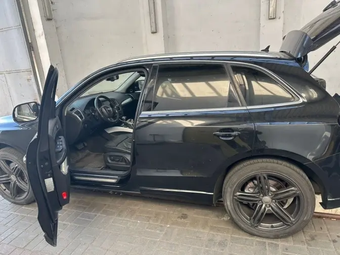 На Львівщині викрили чоловіка, який хотів ввезти автомобіль як допомогу для благодійного фонду