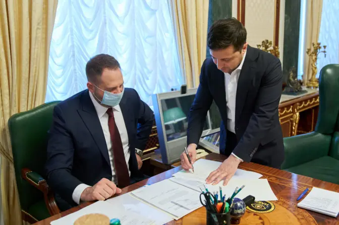 Володимир Зеленський підписав закон про відкриття ринку землі