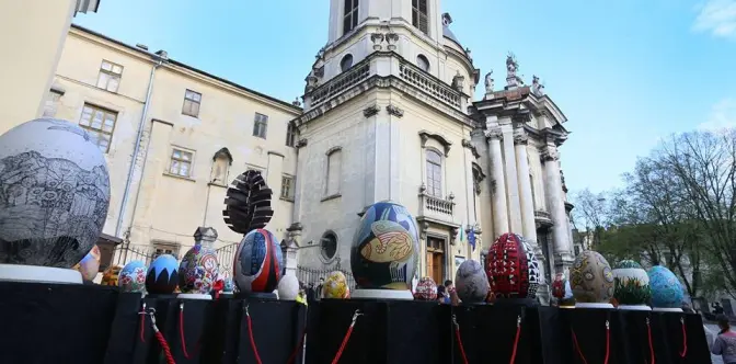 У Львові відкрили галерею писанок просто неба. Фото