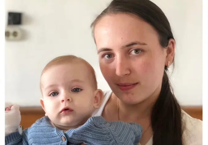 Лікарі видалили 8-місячній Ангелінці зі Львова зайвий великий пальчик