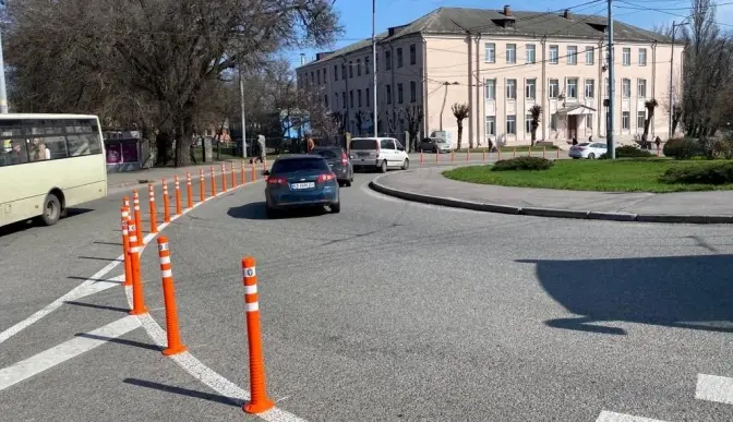 На з’їзді з Берестейського проспекту у Києві з'явилися делініатори