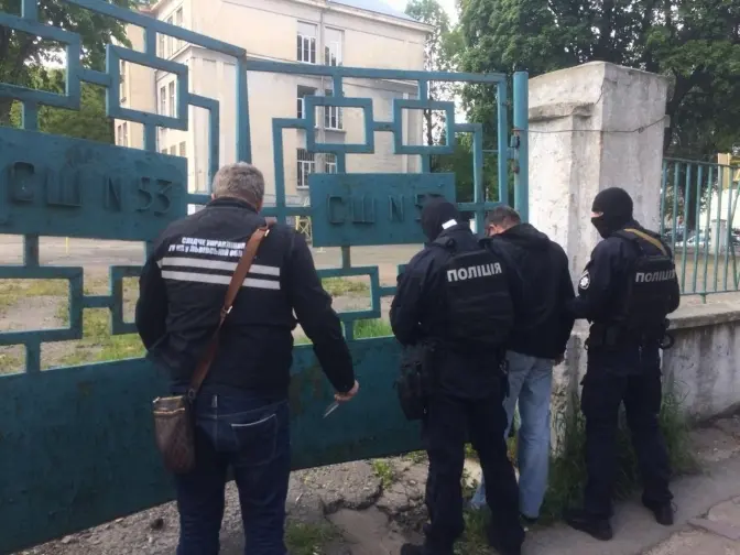 На Львівщині посадовців військомату спіймали на хабарі тисячу доларів